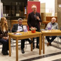 Клуб „Писмена“ започна десетата си годишнина с представянето на „Извън  кръга“ от Илко Димитров 1