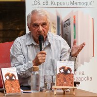 Иван Кулеков представи новата си книга „Имаме земя, имаме вода и си правим кал“ 1